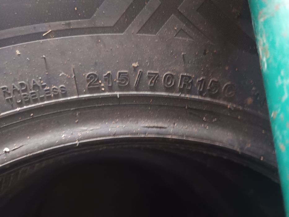 Vând cauciucuri  de iarna  215/70 R15 c