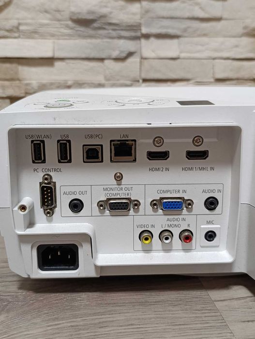 Ултра късофокусен проектор NEC NP-UM301WG