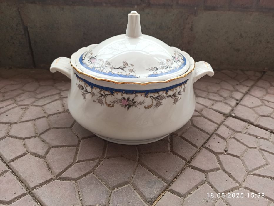 Красивая супница