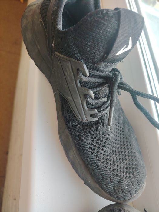 Отдам кроссовки.