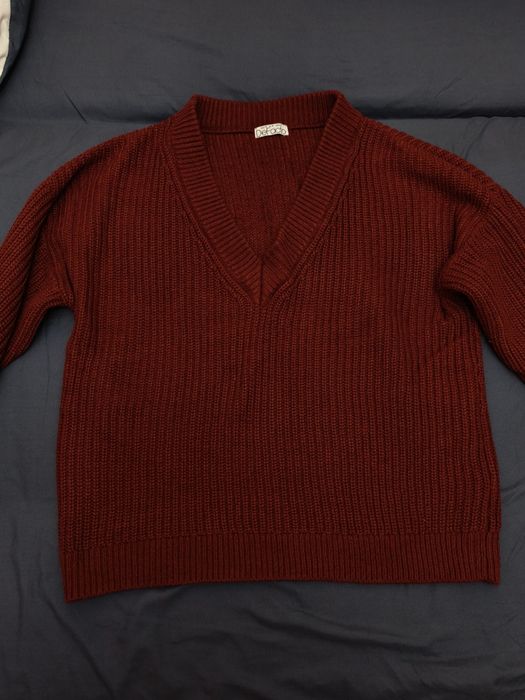 Красная вязанная кофта