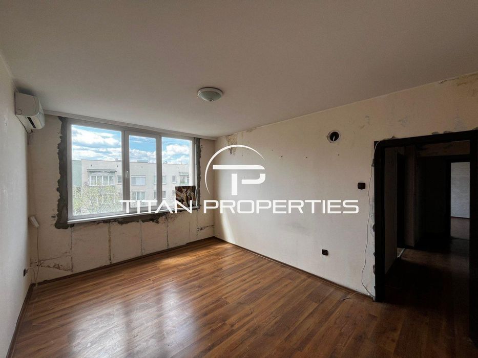 Тристаен апартамент за продажба в кв. Кючук Париж