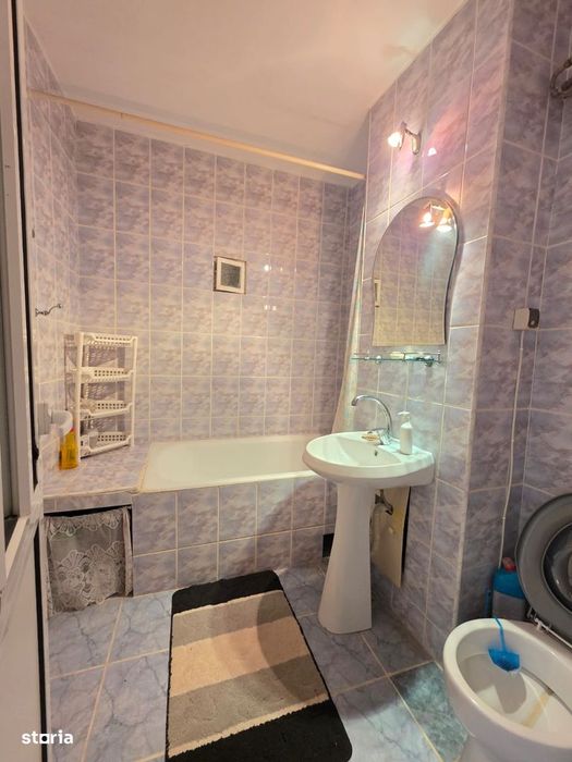 3 camere, decomandat, zonă ultracentrală, etaj intermediar, mobilat