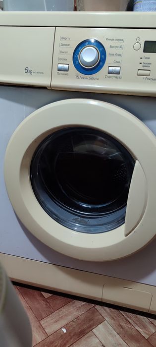 Продам машинку LG 5 кг Б/У