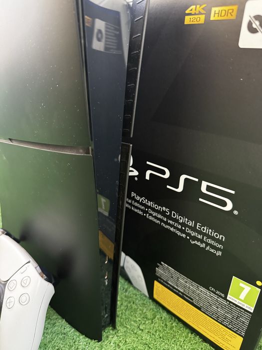 Vand Playstation 5 varianta SLIM DIGITAL EDITION 1TB