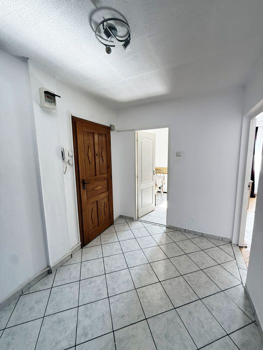 Inchiriez apartament cu 3 camere Sibiu, Terezian
