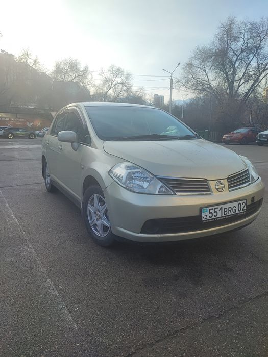 Ниссан тиида  авто