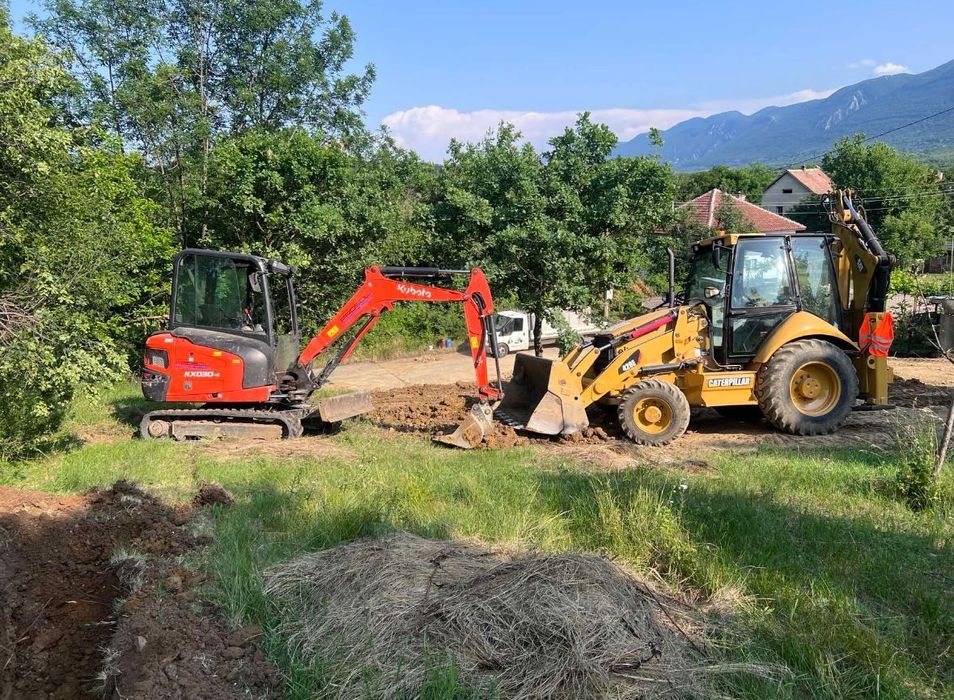 Услуги с мини багер и комбиниран багер