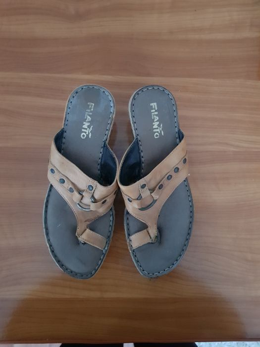 Vand papuci din piele