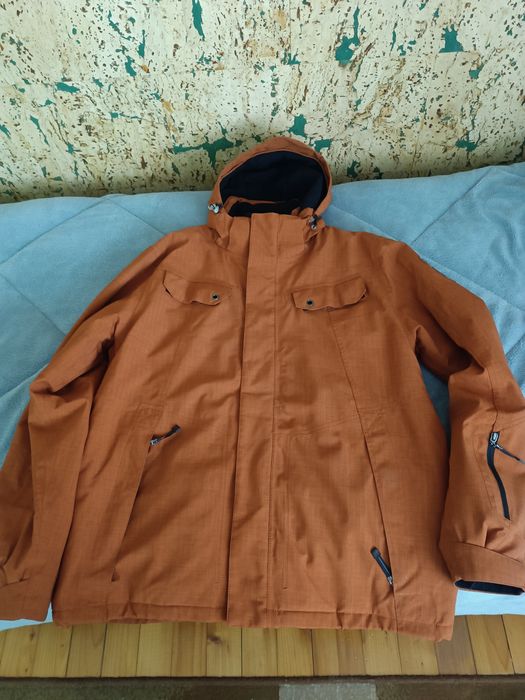 Зимно туристическо яке.