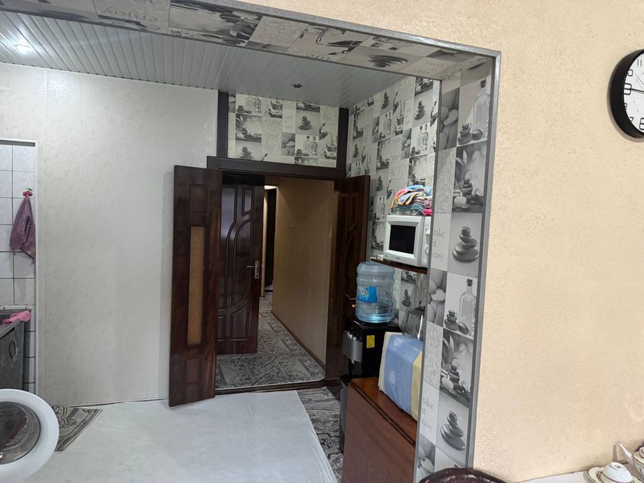 5 xonali dom 1 etaj hovlisiyam bor