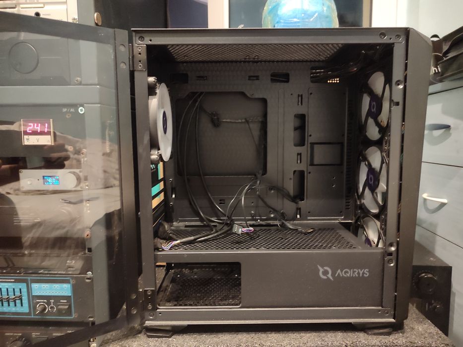 Carcasa PC Desktop AQIRYS + RAM DDR4