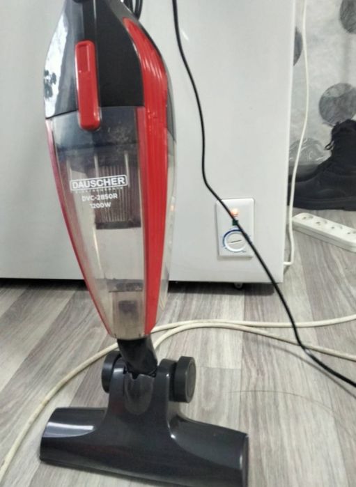 Продам вертикальный пылесос daughter electric
