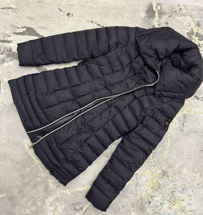 Geaca Guess cu puf de gasca