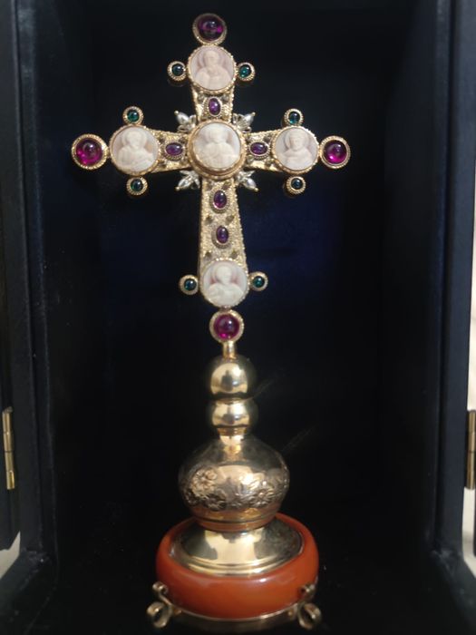 Cruce din argint aurit