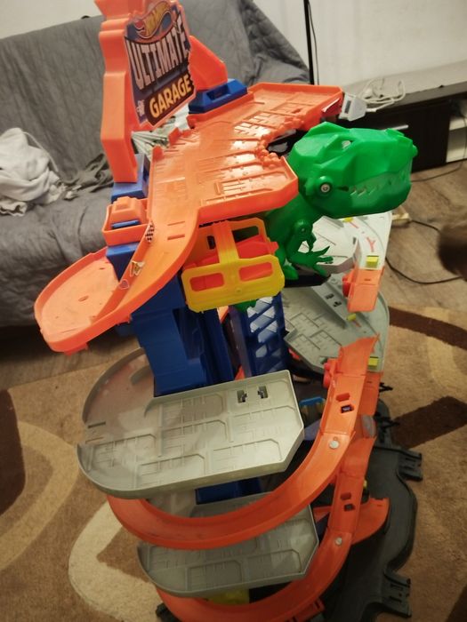 Hot wheels ultimate garage