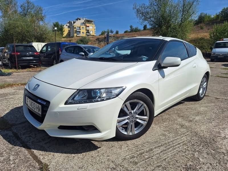 Продава се Honda CR-Z 1.5 Hybrid, 2010 г., в красив цвят бяла перла, с ръчна 6-степенна скоростна кутия