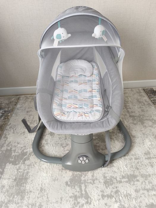 Детская кроватка и шезлонг