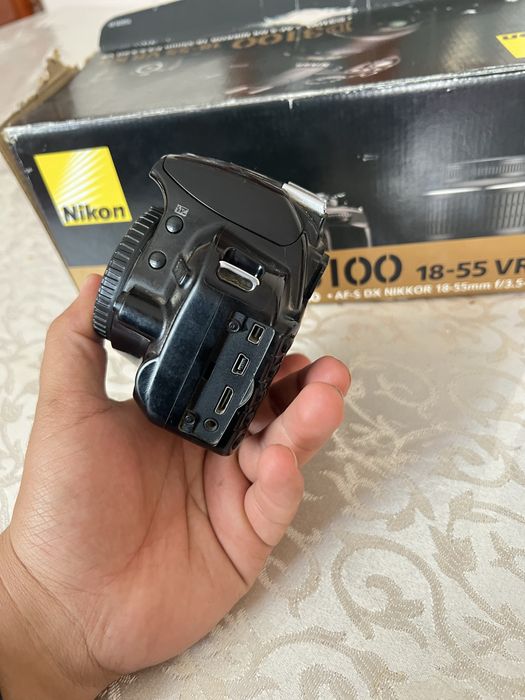 Nikon d 3100.
