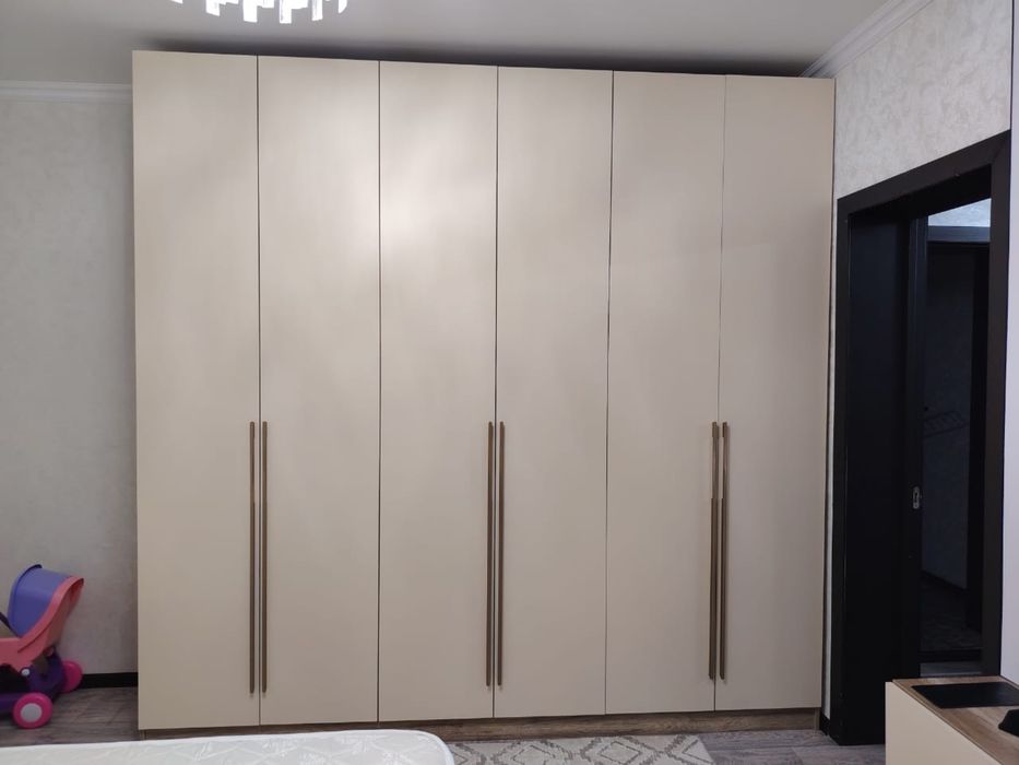 Кровать матрас, шкаф