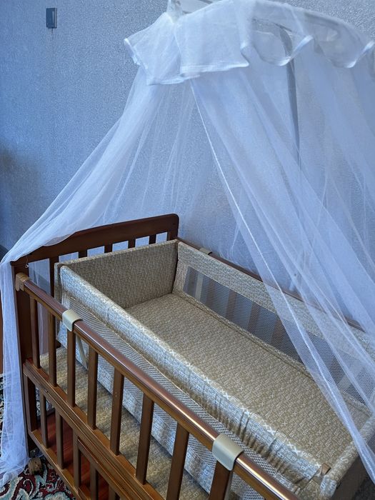 Продам деревянную манеж