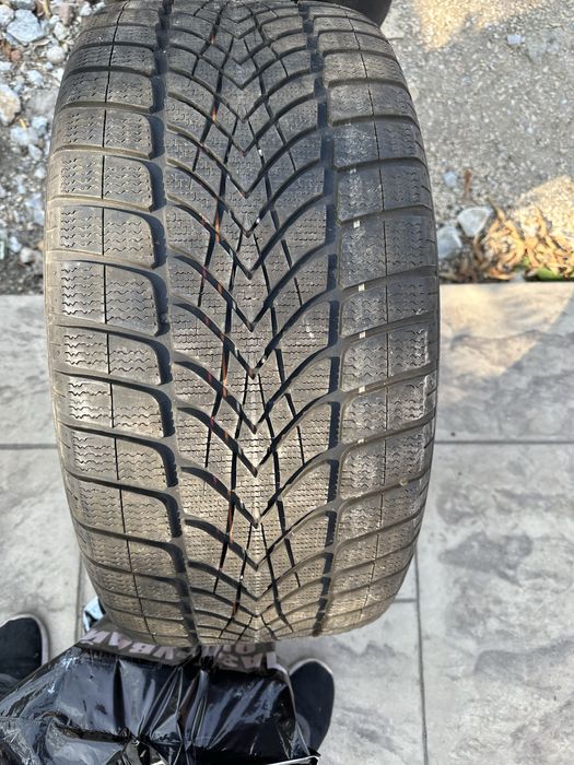 295/40/20 DUNLOP 4D Зимни гуми