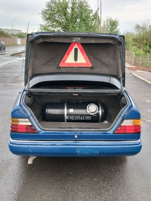 Мерседес Бенз Е230
