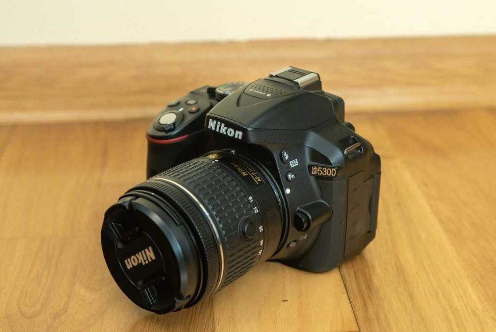Nikon D5300 - Kit + 18-55mm - 5.700 de cadre - Aparat foto DSLR