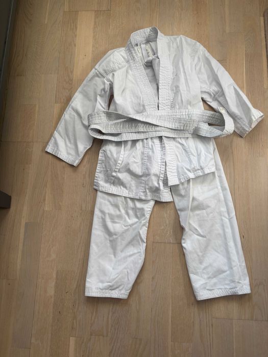 Кимоно за бойни изкуства 120 см