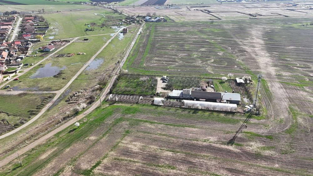 Vând fost abator în loc Horia