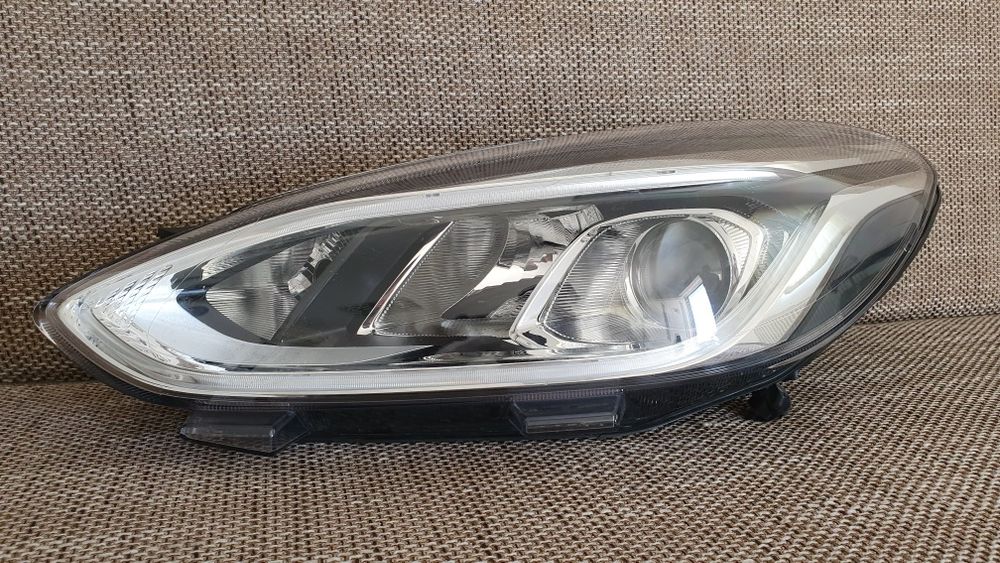 Far stanga Ford Fiesta 8 mk8