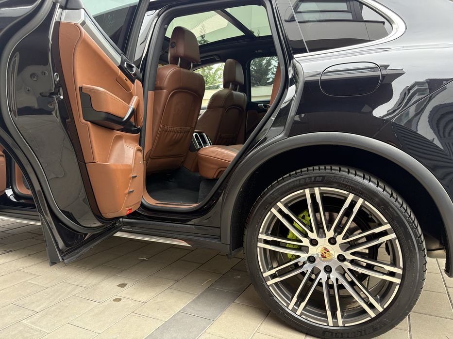 Porche cayenne fara daune