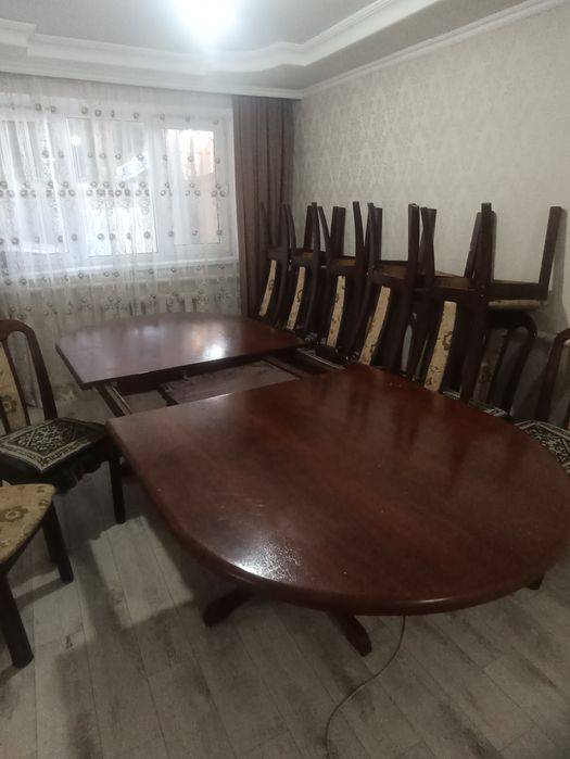 Стол со стульями