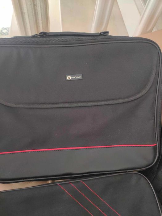 Genti laptop culoare negru.