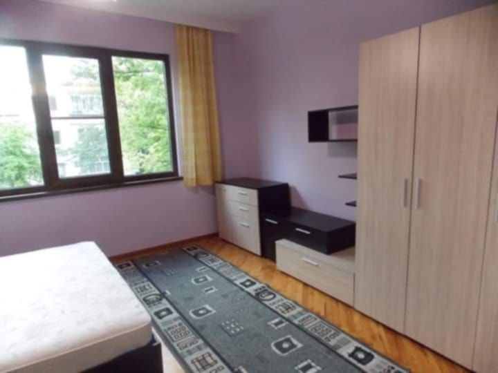 Дава се под наем Тристаен апартамент в Стара Загора, Ремиза - 67 кв.м за 331.5 € - Снимка #1