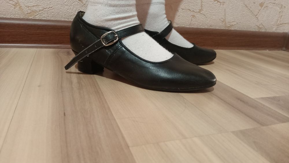 Продам танцевальные туфли 34р