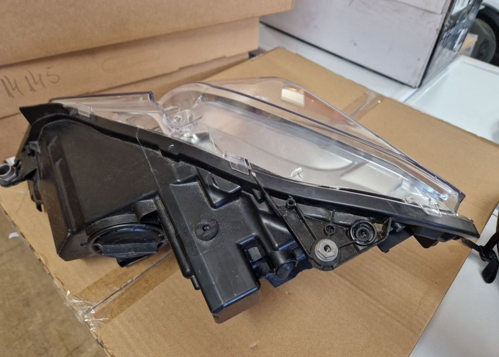 Фар за Мерцедес W212