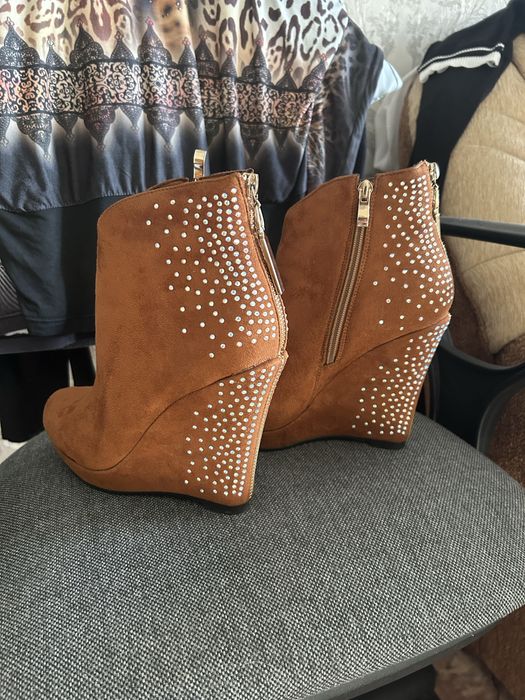 Продам ботинки зимние 40 размер