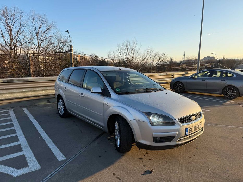 Ford Focus 2 Turnier Titanium 1.6 TDCi | Navi CarPlay | Camera
