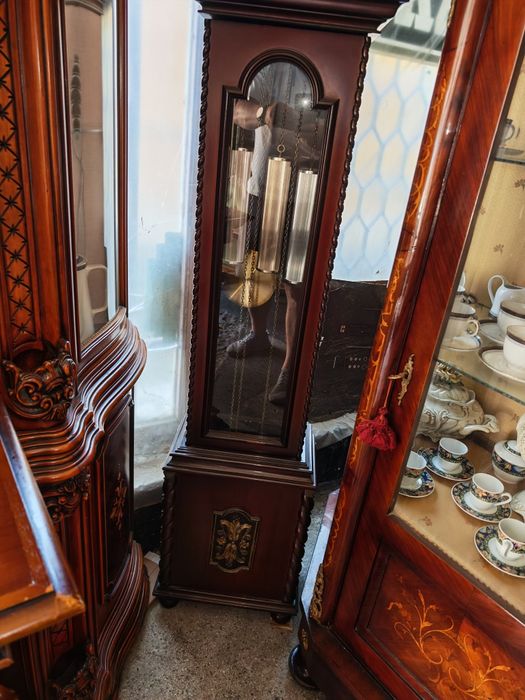 Красив паркетен часовник