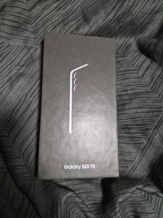Vând Samsung galaxy s25 fe  albastru  128 gb nou la cutie !!