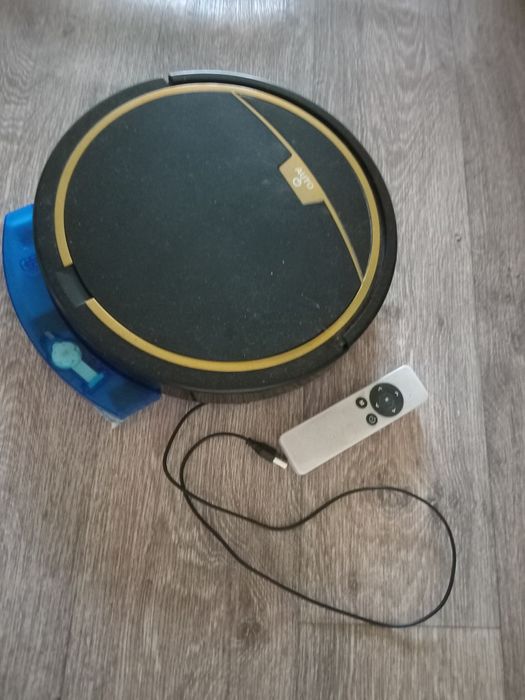 Продам робот пылесос с пультом управления