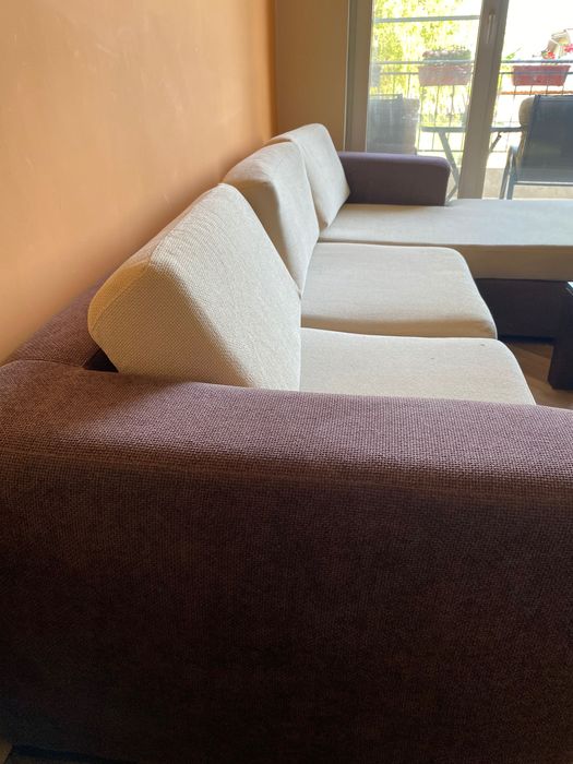 Голям диван с маса