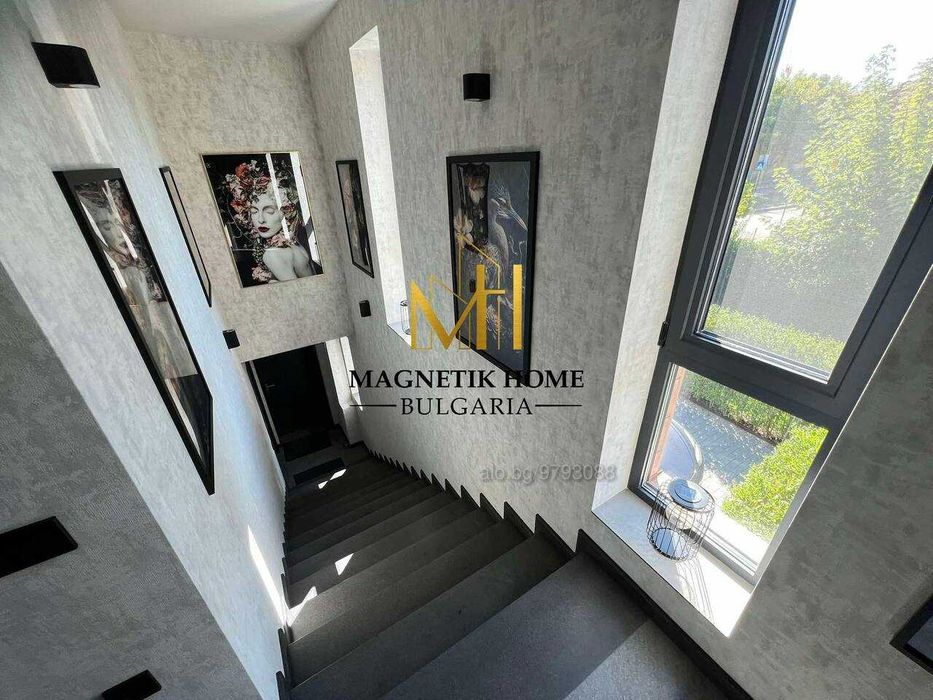 Великолепна къща с 3 спални, 4 бани, 2 паркоместа  в ж.к. Крайморие