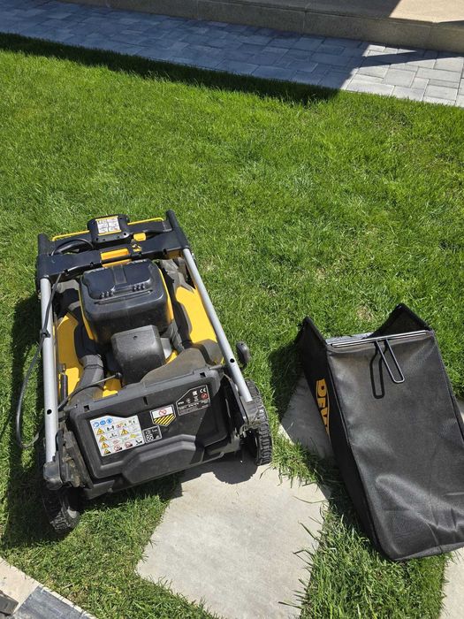 Masina de tuns gazon/iarba pe acumulator DeWALT