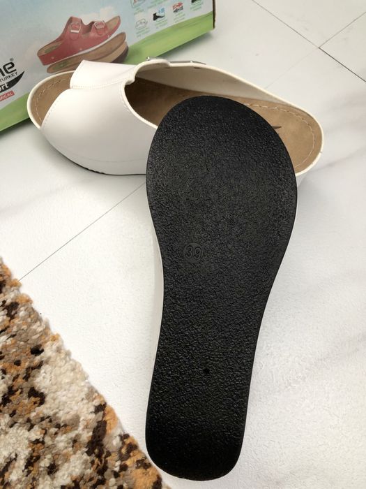 Анатомични нови бели чехли