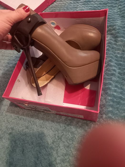 Продам новые лабутены