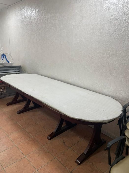 Стол для 10 человек…………