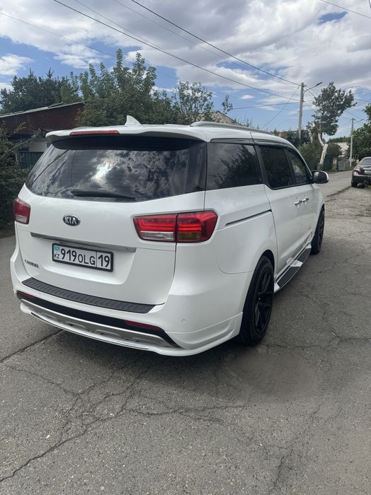 Kia Carnival 9 местный