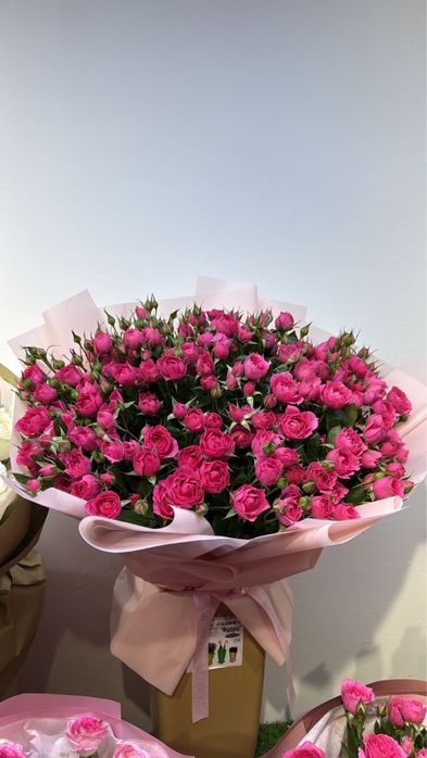 Малиновые кустовые розы